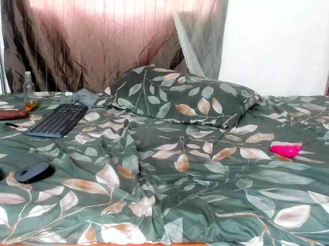 Foxy-Roxy webcam
