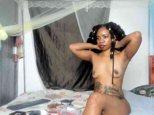 Foxy-Roxy webcam