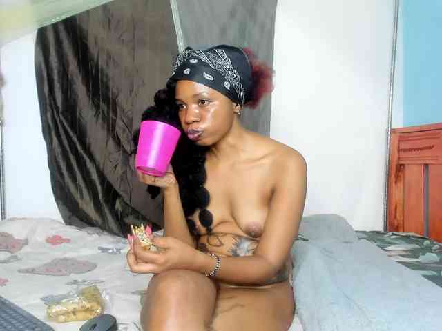 Foxy-Roxy webcam