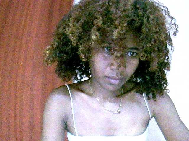 DonnelaQuin Live Cam on BongaCams