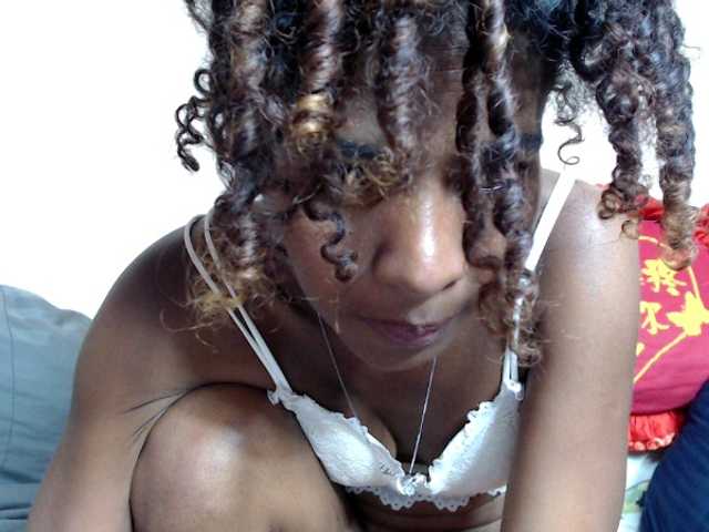 DonnelaQuin webcam bongacams model stream image