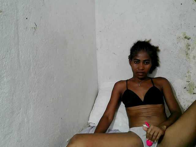 DonnelaQuin Live Cam on BongaCams