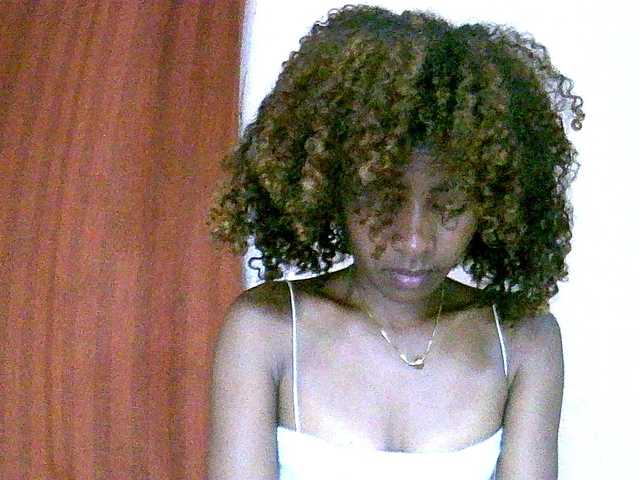 DonnelaQuin Live Cam on BongaCams