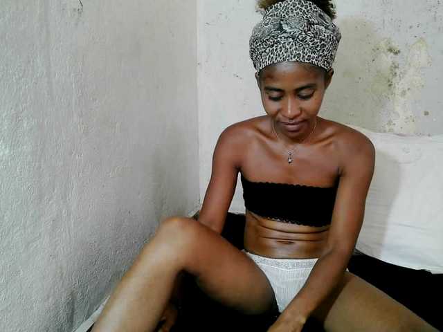 DonnelaQuin's BongaCams show and profile