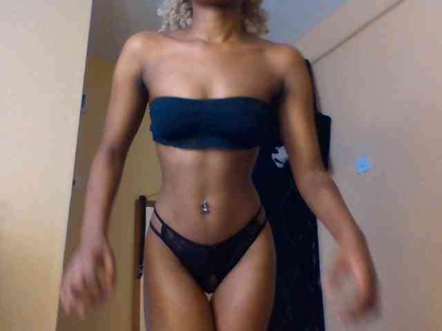 LolaMyst webcam