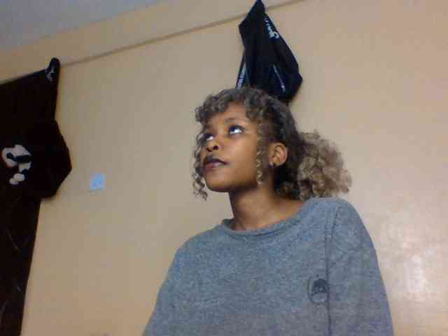 LolaMyst webcam