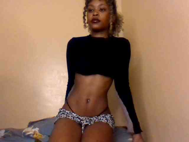 LolaMyst webcam