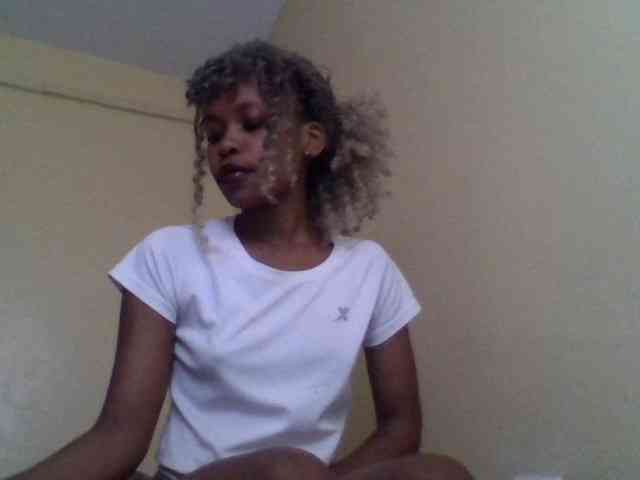 LolaMyst webcam