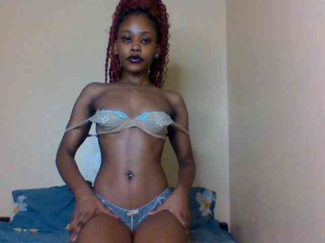 LolaMyst webcam