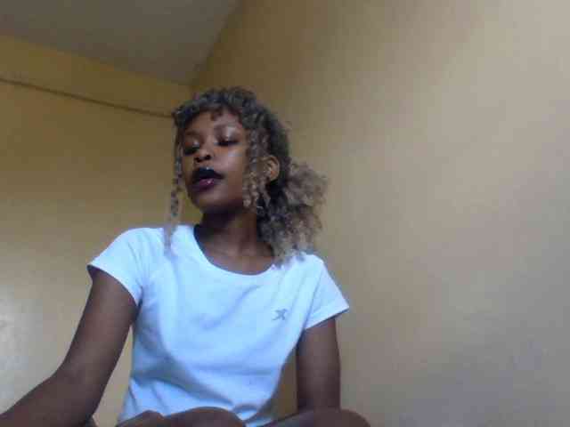 LolaMyst webcam
