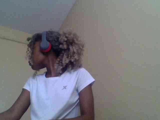 LolaMyst webcam