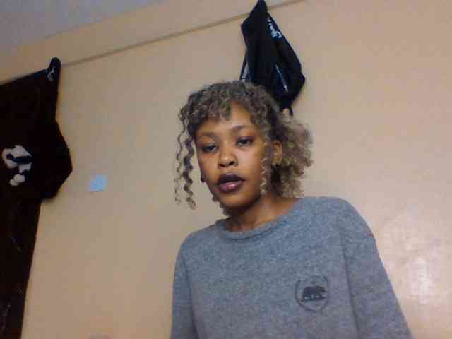 LolaMyst webcam