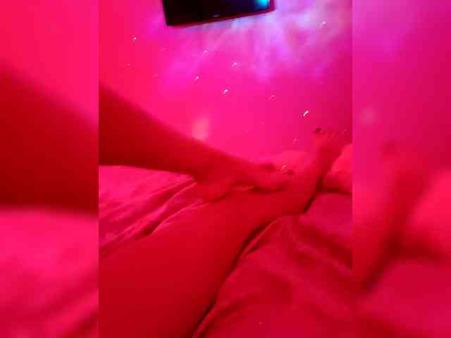 Alenasweetdesireee webcam