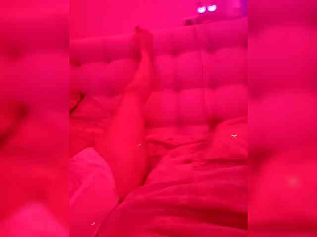 Alenasweetdesireee webcam