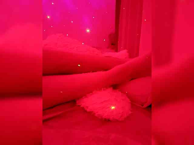 Alenasweetdesireee webcam