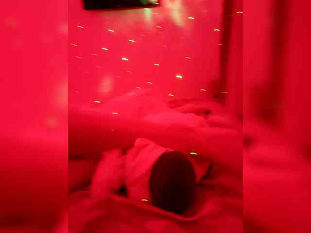 Alenasweetdesireee webcam