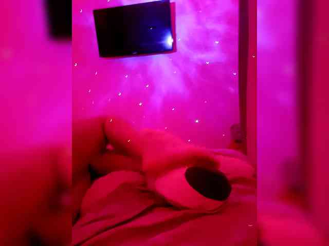 Alenasweetdesireee webcam