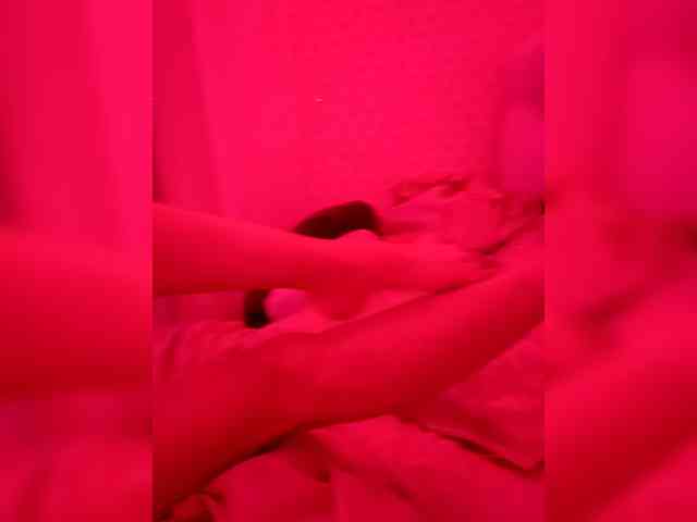 Alenasweetdesireee webcam