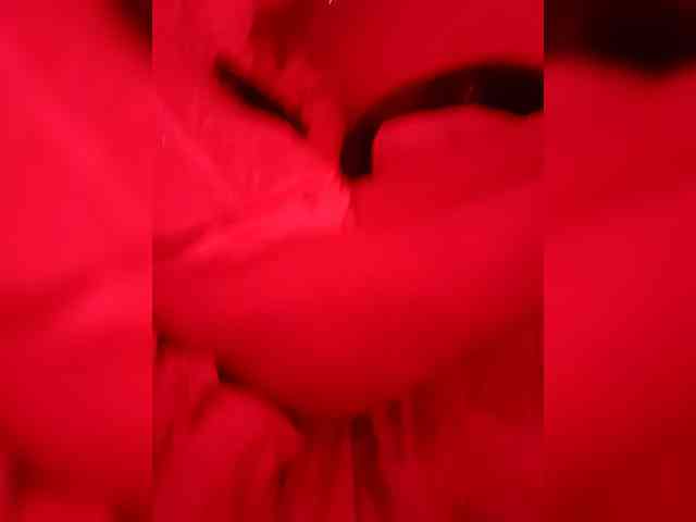 Alenasweetdesireee webcam
