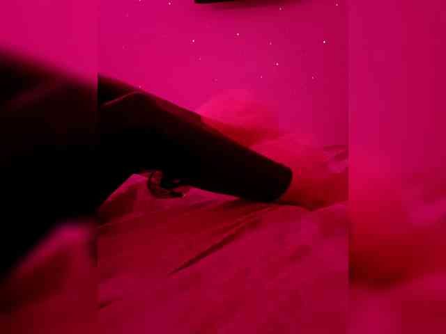 Alenasweetdesireee webcam