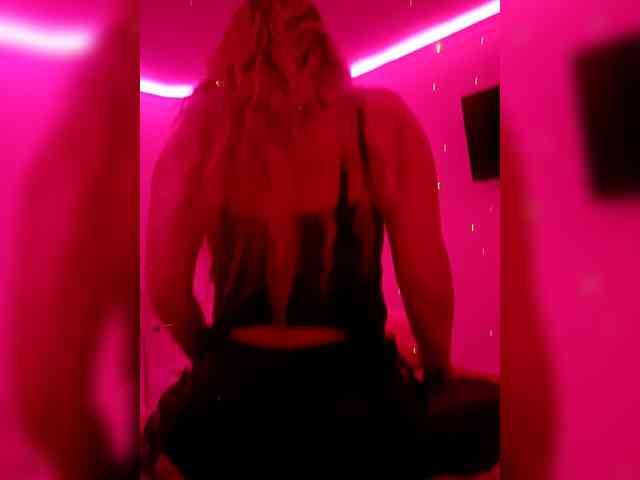 Alenasweetdesireee webcam