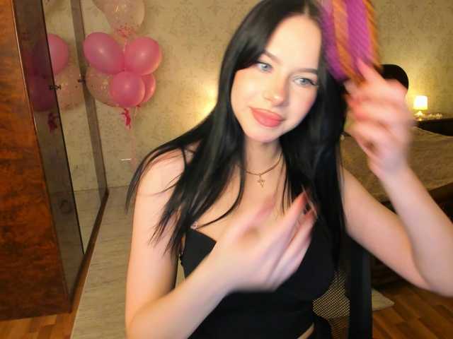 LolaSprinkle's BongaCams show and profile