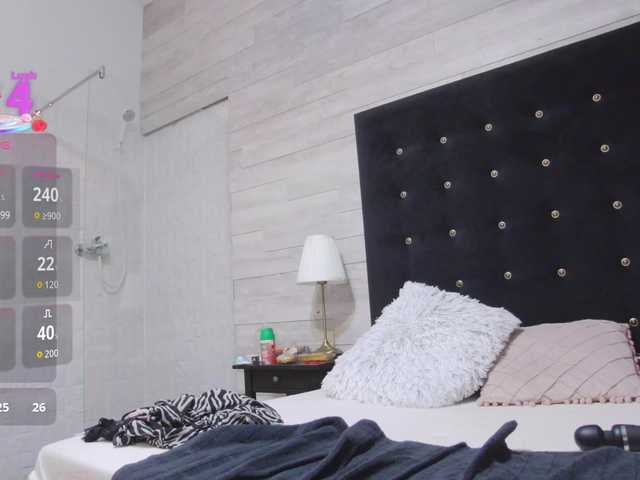 Ella-Lizzie's BongaCams show and profile