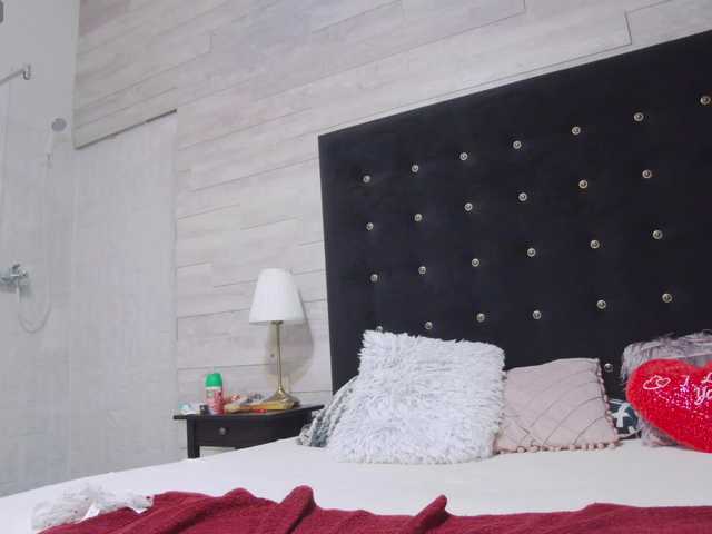 Ella-Lizzie's BongaCams show and profile