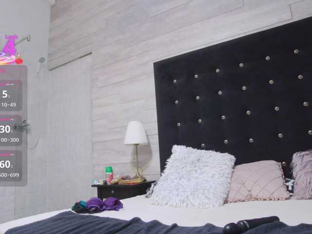 Ella-Lizzie's BongaCams show and profile