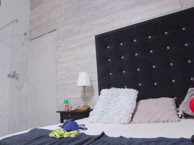 le modèle Ella-Lizzie est en webcam porno dans un show sur le site bongacams, il possède les tags suivants: White/Caucasian,Redhead,Shaved