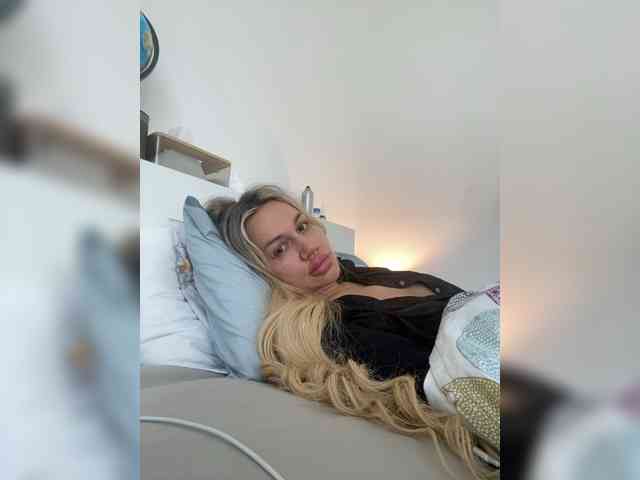 LeraDXB webcam