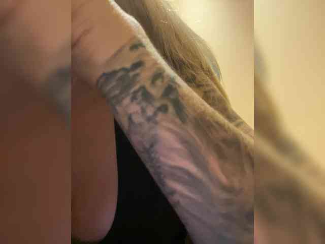 LeraDXB webcam