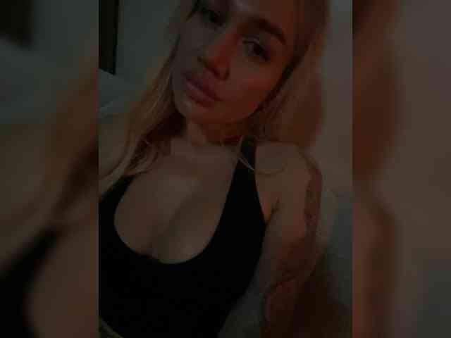 LeraDXB webcam