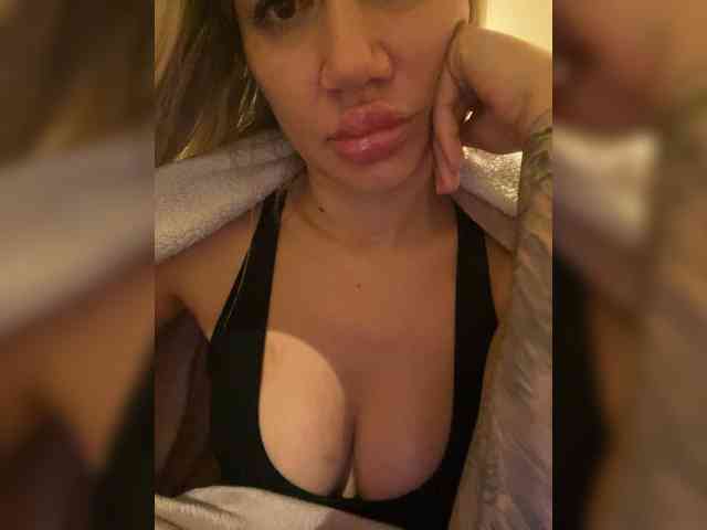 LeraDXB webcam