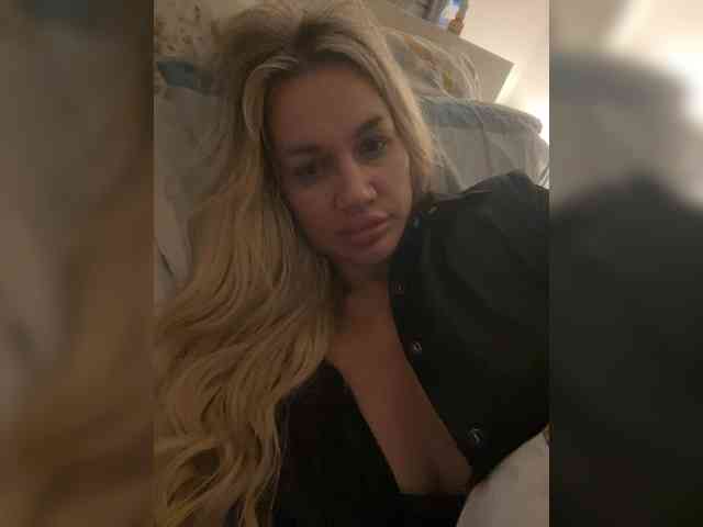 LeraDXB webcam
