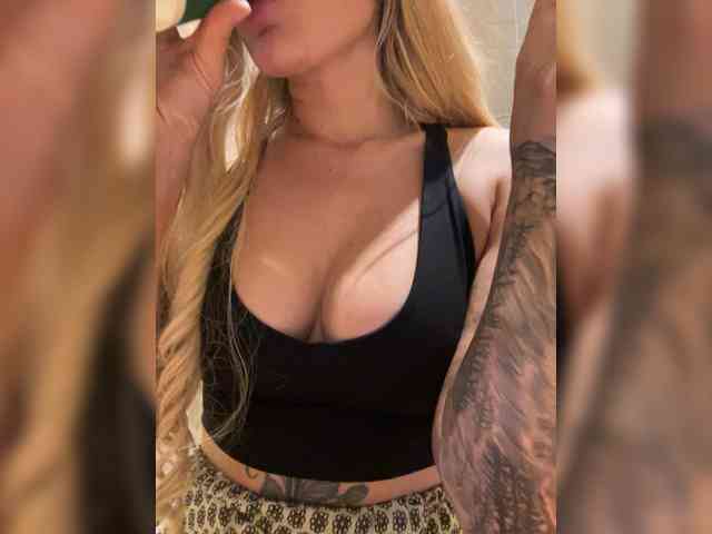 LeraDXB webcam