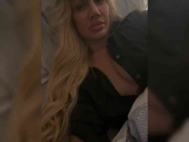 LeraDXB webcam