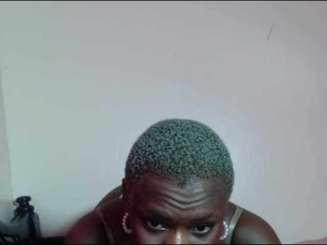 le modèle Rubby4 est en webcam porno dans un show sur le site bongacams, il possède les tags suivants: Ebony,Blonde,Hairy