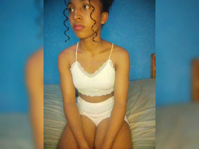 Annais19's BongaCams show and profile