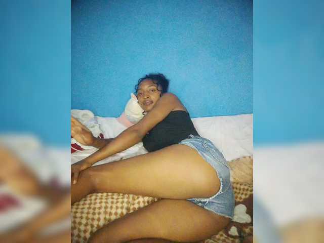 Annais19's BongaCams show and profile