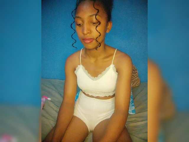 Annais19's BongaCams show and profile