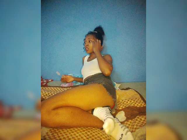 Annais19's BongaCams show and profile