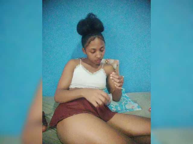 Annais19's BongaCams show and profile