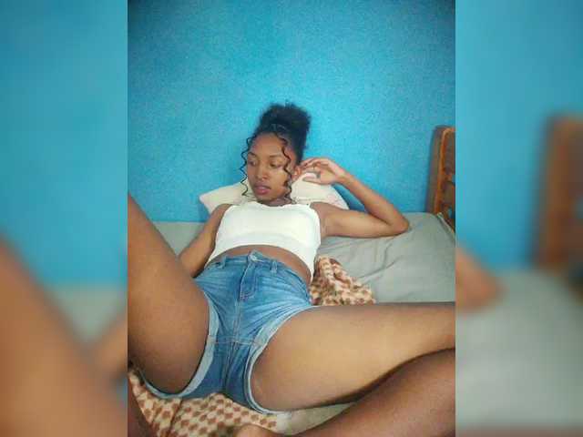 Annais19's BongaCams show and profile