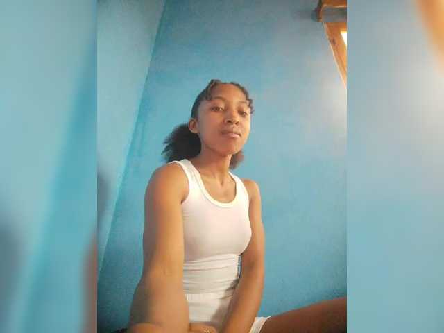 Annais19, une amatrice française avec qui discuter et avoir du sexe