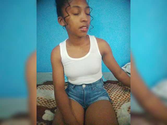 Annais19's BongaCams show and profile