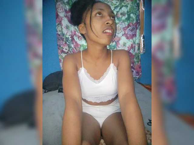 Annais19's BongaCams show and profile