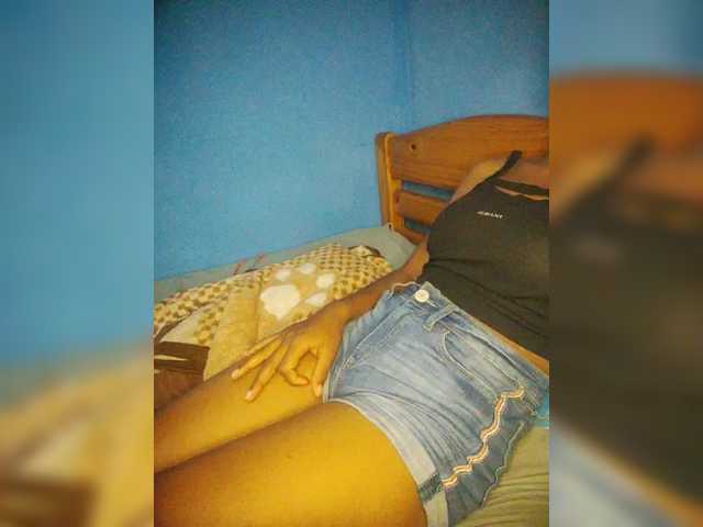 Annais19's BongaCams show and profile