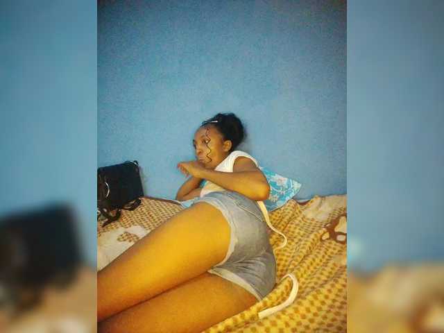 Annais19's BongaCams show and profile