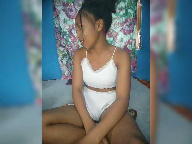 Annais19's BongaCams show and profile